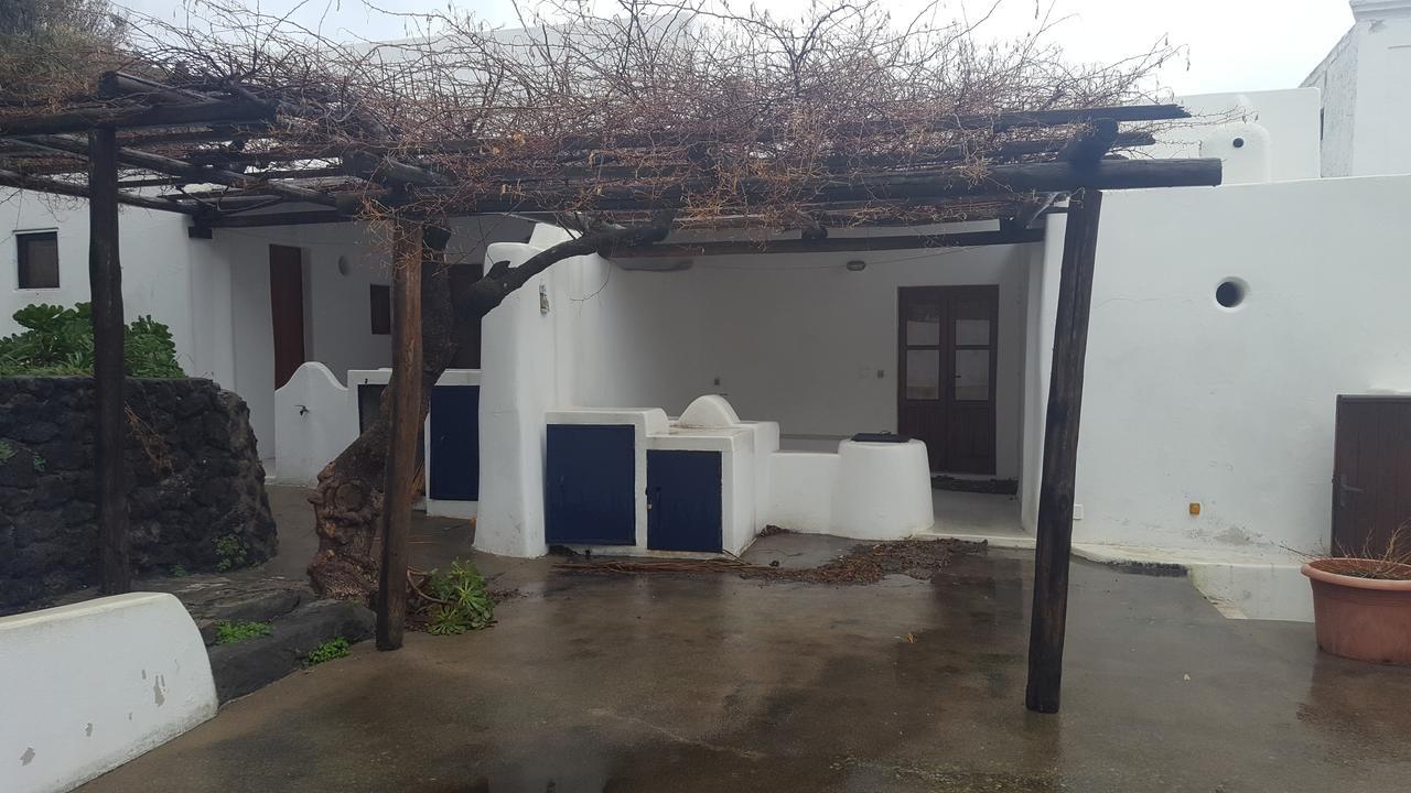 Case La Pergola Aparthotel Stromboli Exterior photo